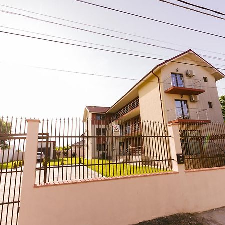 Casa Leahu Hotel Костинещи Екстериор снимка