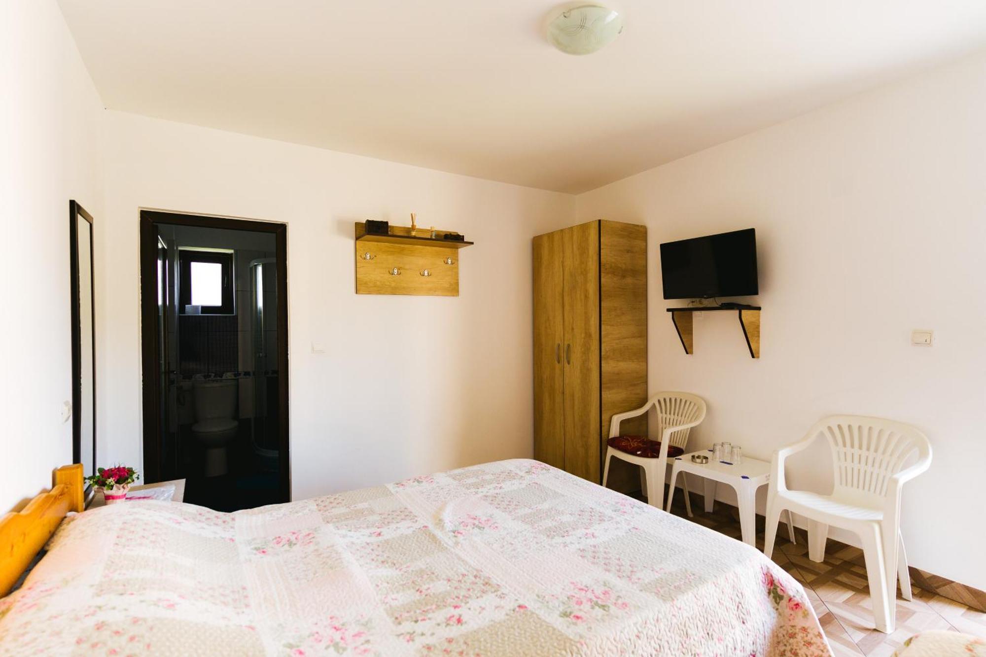 Casa Leahu Hotel Костинещи Екстериор снимка