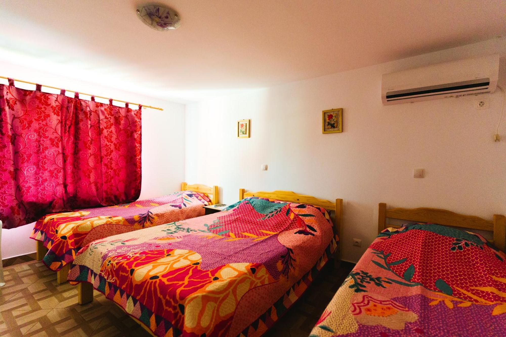 Casa Leahu Hotel Костинещи Екстериор снимка